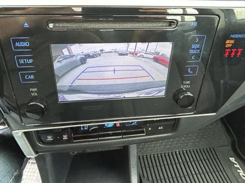 Used 2018 Toyota Corolla LE FWD image 12