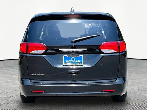 Used 2023 Chrysler Voyager LX FWD image 6