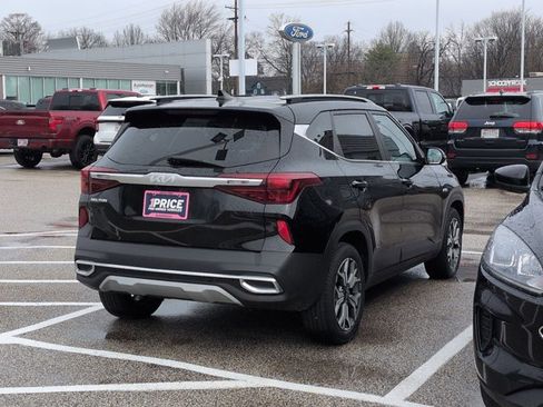 Used 2023 Kia Seltos EX image 11
