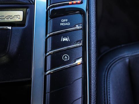 Used 2017 Porsche Macan 4DR SUV AWD image 12