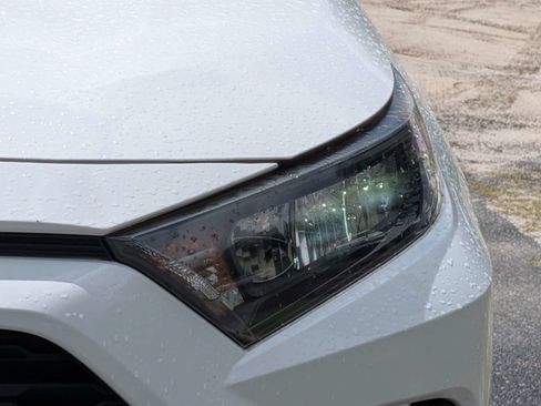 Used 2021 Toyota RAV4 LE FWD image 9