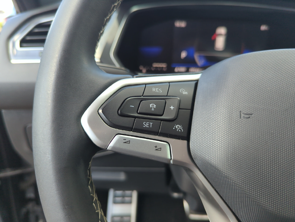 Used 2023 Volkswagen Tiguan SE R-Line FWD image 41