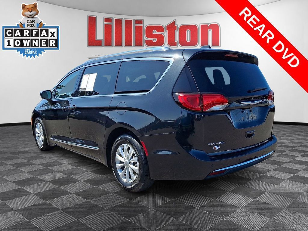 Used 2018 Chrysler Pacifica Touring-L FWD image 6