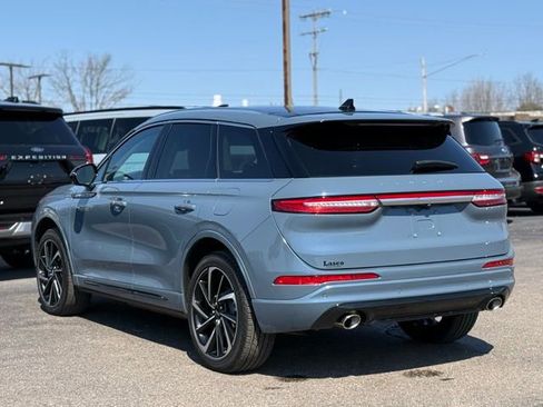 Used 2024 Lincoln Corsair Grand Touring image 40