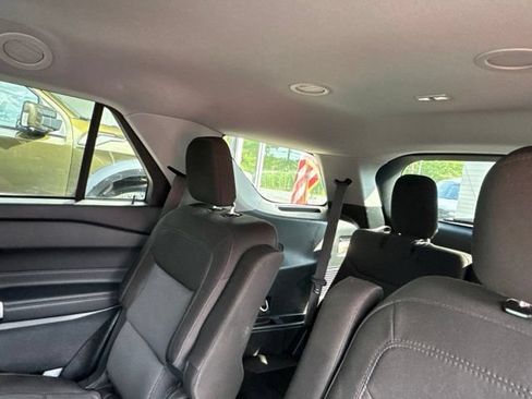 Used 2023 Ford Explorer XLT AWD/4WD image 13