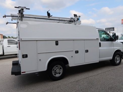 Used 2020 Chevrolet Express 3500 w/ Power Convenience Package RWD image 4