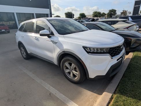 Used 2022 Kia Sorento LX FWD image 6