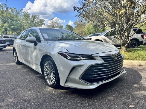 Used 2020 Toyota Avalon Limited image 1