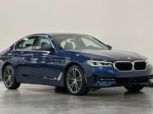 Used 2023 BMW 530i xDrive w/ Premium Package AWD/4WD image 2