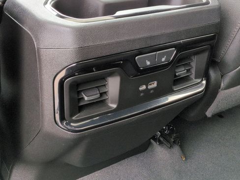 Used 2022 GMC Sierra 1500 AT4 w/ Technology Package AWD/4WD image 21