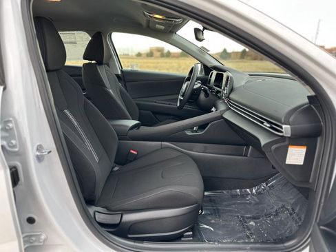 New 2025 Hyundai Elantra Blue image 22