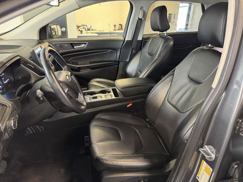 Used 2022 Ford Edge Titanium image 18