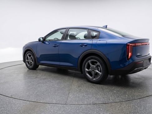 Used 2025 Kia K4 LXS FWD image 6