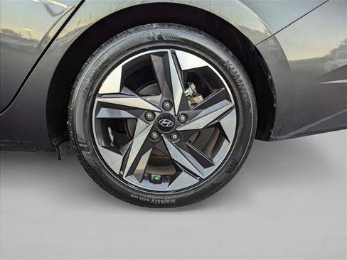 Certified 2022 Hyundai Elantra SEL w/ Convenience + Premium Package image 23
