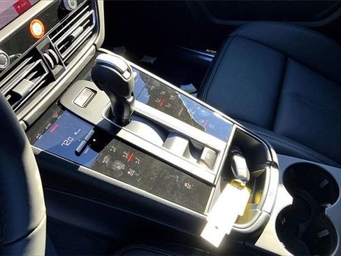 Certified 2026 Porsche Macan image 36