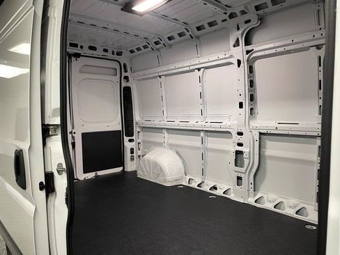 Used 2023 RAM ProMaster 2500 w/ Driver Convenience Group FWD image 15