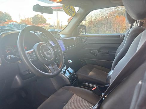 Used 2015 Jeep Patriot Sport image 7