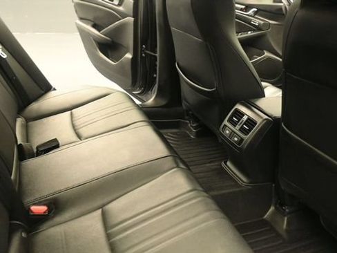 Used 2021 Honda Accord Touring image 18
