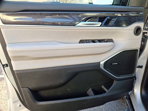 Certified 2024 Jeep Wagoneer 4WD w/ Premium Group I image 12