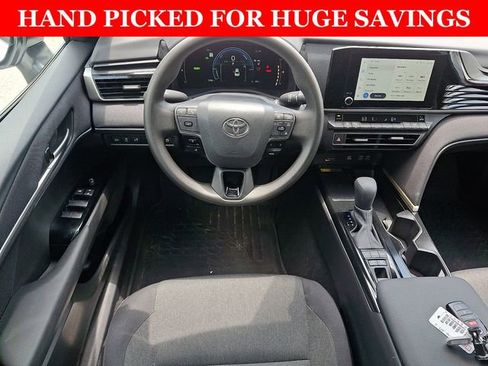 Used 2025 Toyota Camry LE w/ Convenience Package FWD image 9