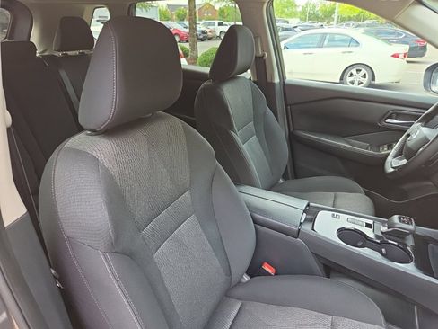 Certified 2025 Nissan Rogue SV FWD image 40