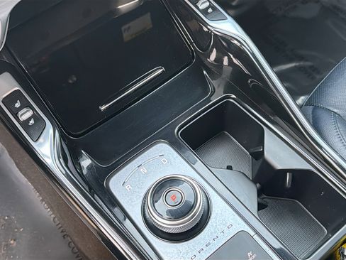 Used 2022 Kia Sorento SX Prestige w/ Panoramic Sunroof Package image 29