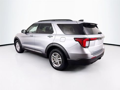 Used 2025 Ford Explorer Active AWD/4WD image 5