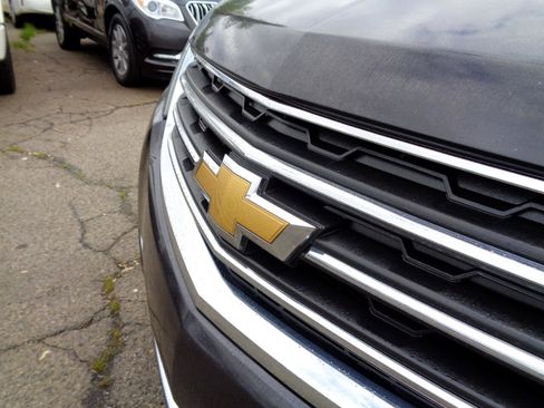 Used 2017 Chevrolet Traverse LT image 9