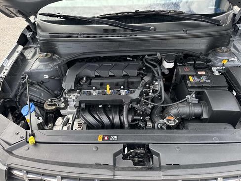 Used 2025 Hyundai Venue SEL FWD image 3