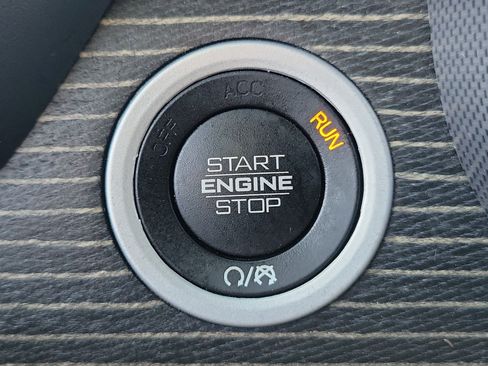 Used 2021 RAM 1500 Limited w/ Body Color Bumper Group image 32