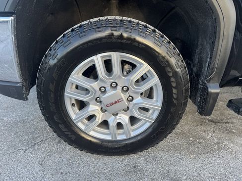 Used 2022 GMC Sierra 2500 SLT w/ SLT Premium Package image 3