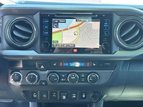 Used 2019 Toyota Tacoma TRD Off-Road image 19