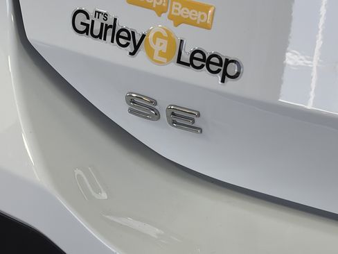 Used 2025 Volkswagen Tiguan SE image 16