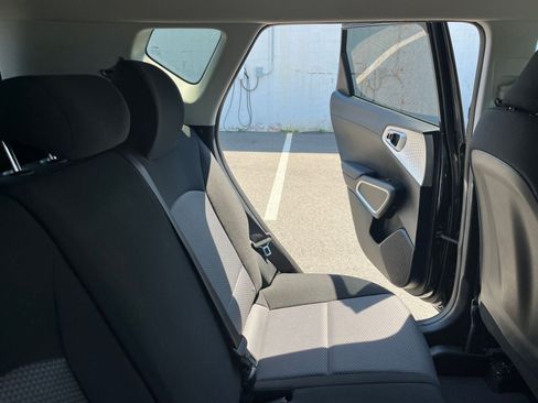 Used 2025 Kia Soul LX w/ LX Technology Package FWD image 34