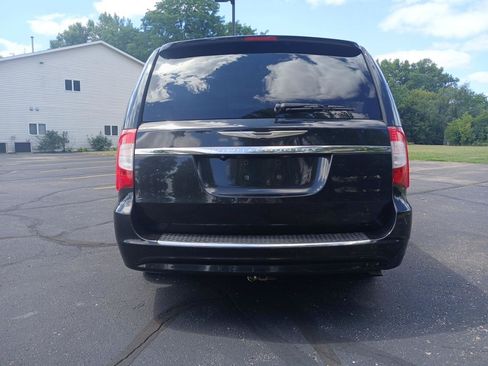 Used 2012 Chrysler Town & Country Touring w/ Entertainment Group #1 FWD image 6