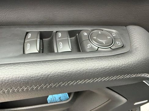 Used 2025 GMC Yukon XL Denali AWD/4WD image 15