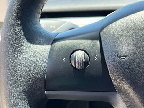 Used 2021 Tesla Model Y Long Range AWD/4WD image 11