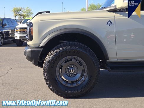 Certified 2025 Ford Bronco Outer Banks w/ Sasquatch Package AWD/4WD image 9