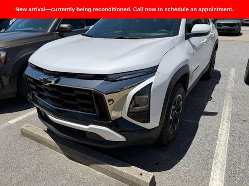 Used 2025 Chevrolet Equinox ACTIV w/ Convenience Package III AWD/4WD image 2