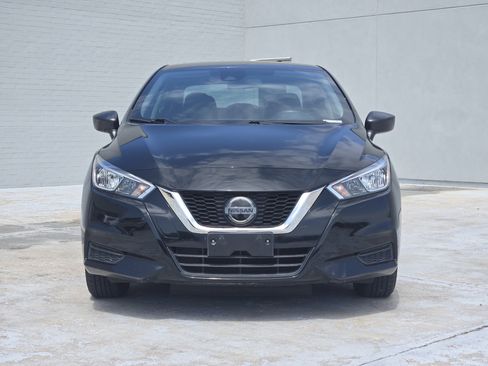 Used 2021 Nissan Versa S FWD image 3