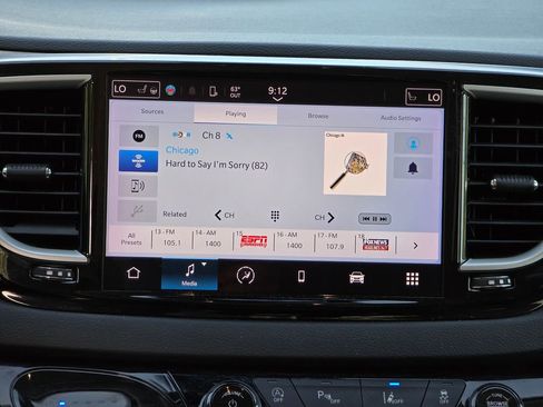 Used 2023 Chrysler Pacifica Touring-L FWD image 9