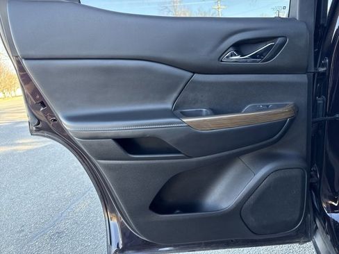 Used 2021 GMC Acadia SLE w/ Driver Convenience Package image 13