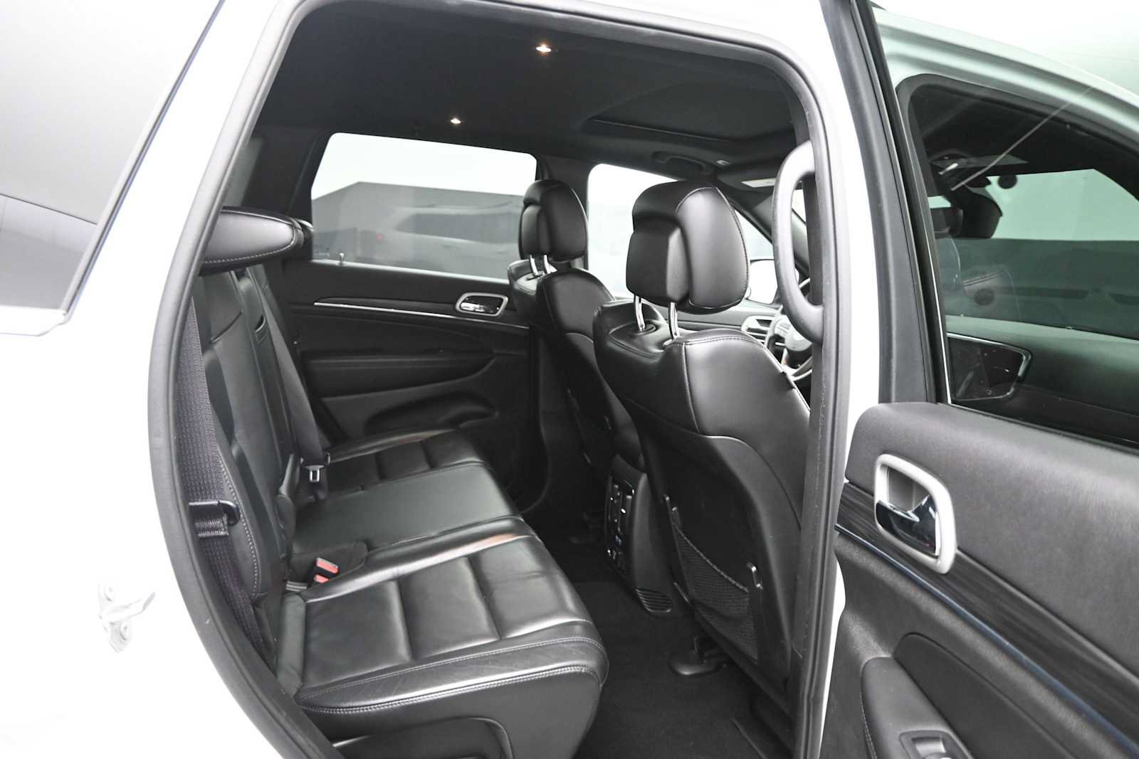 Used 2019 Jeep Grand Cherokee Limited w/ Trailer Tow Group IV AWD/4WD image 13