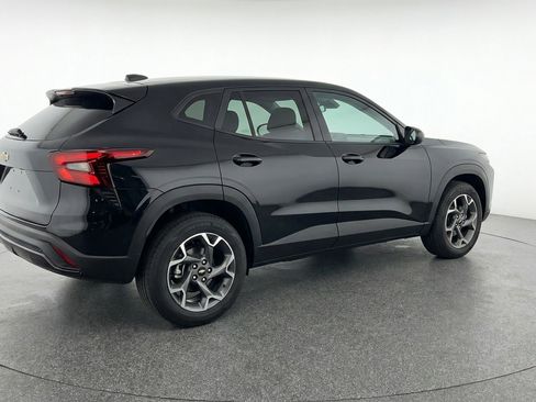 Used 2025 Chevrolet Trax LT FWD image 9