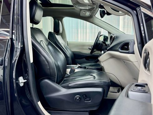 Used 2017 Chrysler Pacifica Limited w/ Advanced Safetytec Group image 10