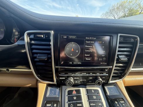 Used 2013 Porsche Panamera image 30