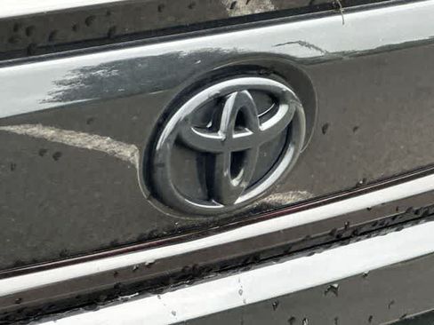 Used 2022 Toyota Corolla SE FWD image 17