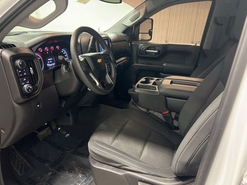 Used 2020 Chevrolet Silverado 1500 Custom w/ Custom Max Trailering Package image 9