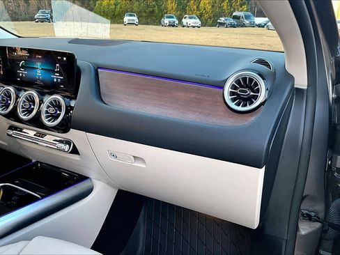 Used 2023 Mercedes-Benz GLA 250 4MATIC w/ Premium Package image 17