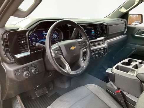 Used 2022 Chevrolet Silverado 1500 LT image 12